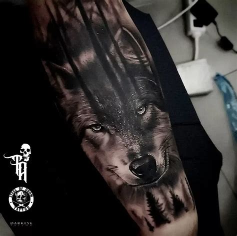 Tatuajes de lobo: lobo realista, tatuajes de lobo en。